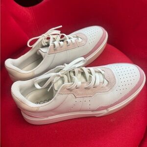 New in Box Ecco street court pink and white sneaker size 41 or 10/10.5 women